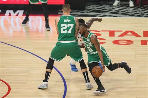 pick and roll definition.
